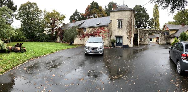 A VENDRE : une maison de 250 m2 avec un local d'activité 175 m2