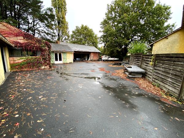 A VENDRE : une maison de 250 m2 avec un local d'activité 175 m2