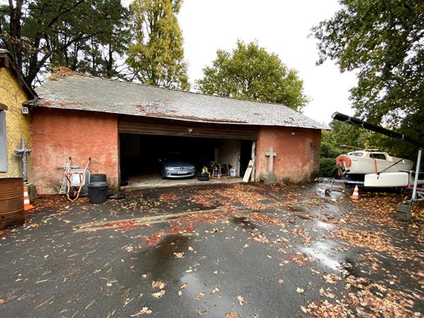 A VENDRE : une maison de 250 m2 avec un local d'activité 175 m2