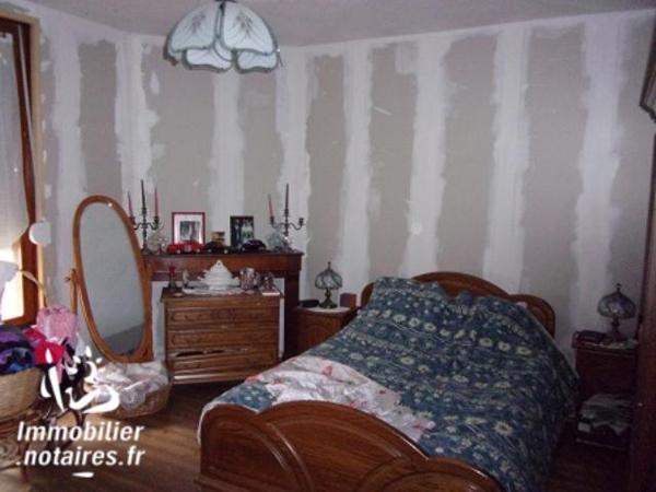 UNE MAISON A USAGE D'HABITATION