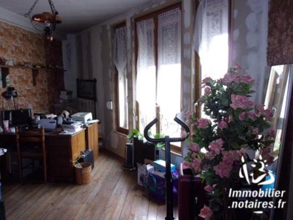 UNE MAISON A USAGE D'HABITATION