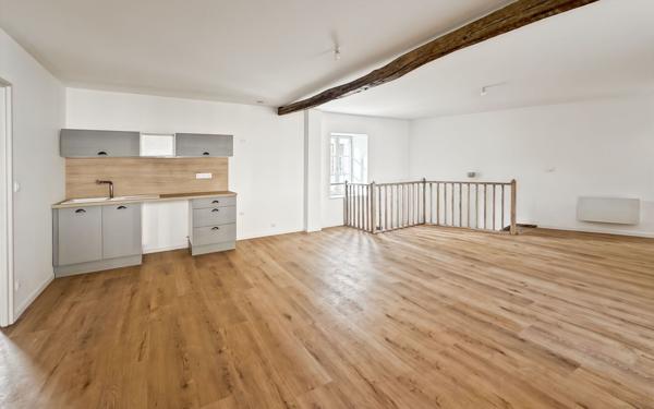 Appartement à louer    4 pièces •  Chenay