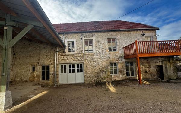Appartement à louer    4 pièces •  Chenay