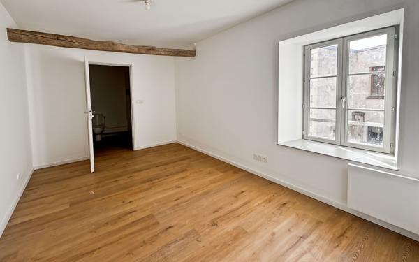 Appartement à louer    4 pièces •  Chenay