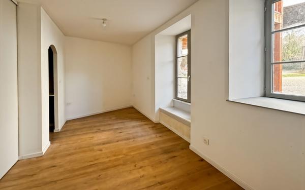 Appartement à louer    4 pièces •  Chenay