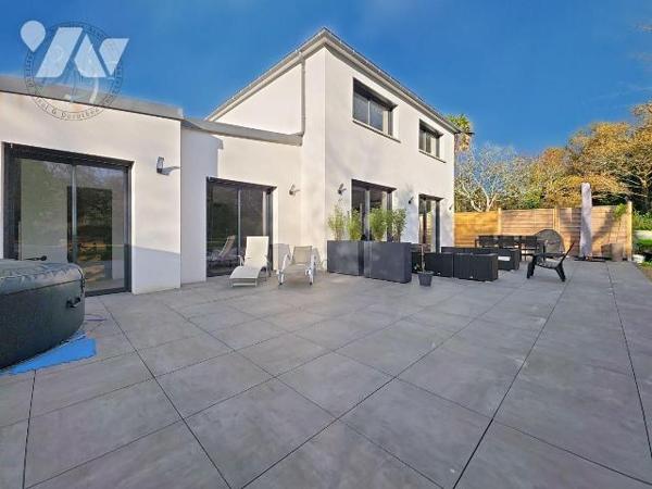 Construite en 2023 avec une attention particulière portée à la qualité et au confort, cette mai...