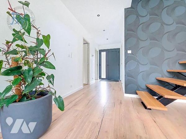 Construite en 2023 avec une attention particulière portée à la qualité et au confort, cette mai...