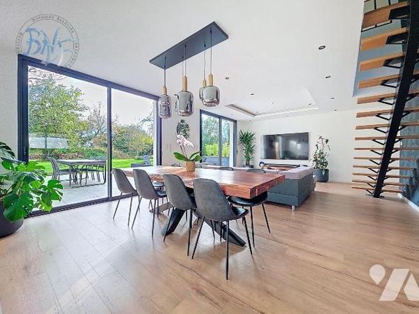 Construite en 2023 avec une attention particulière portée à la qualité et au confort, cette mai...