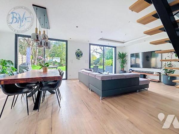 Construite en 2023 avec une attention particulière portée à la qualité et au confort, cette mai...