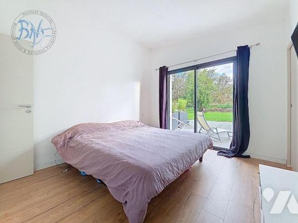 Construite en 2023 avec une attention particulière portée à la qualité et au confort, cette mai...