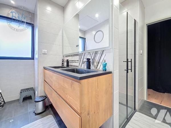 Construite en 2023 avec une attention particulière portée à la qualité et au confort, cette mai...