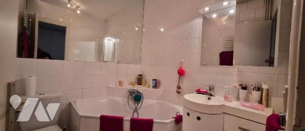 RARE SUR LE MARCHE

A 2 pas du centre ville et des berges de la liane, venez découvrir cette ...