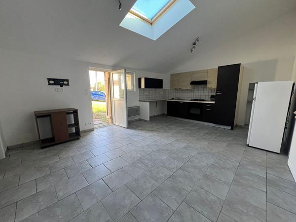ENSEMBLE IMMOBILIER 3 LOGEMENTS ET DÉPENDANCES SUR 1290 M2 DE TERRAIN , Tauriac ENSEMBLE IMMOBILIER 3 LOGEMENTS ET DÉPENDANCES SUR 1290 M2 DE TERRAIN , Tauriac