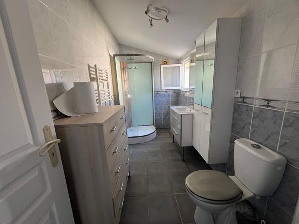 ENSEMBLE IMMOBILIER 3 LOGEMENTS ET DÉPENDANCES SUR 1290 M2 DE TERRAIN , Tauriac ENSEMBLE IMMOBILIER 3 LOGEMENTS ET DÉPENDANCES SUR 1290 M2 DE TERRAIN , Tauriac