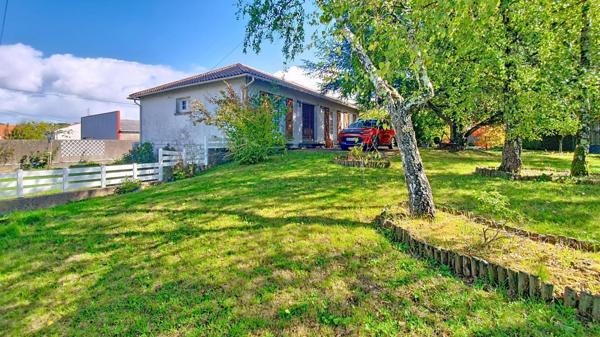 Pavillon idéalement située en cœur de ville sur une vaste parcelle
