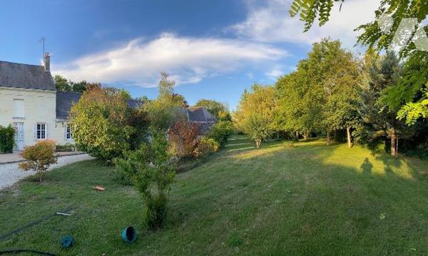 Plein centre de Beaumont en Veron au calme !
Unique,  découvrez cette proprieté  ancienne situ...