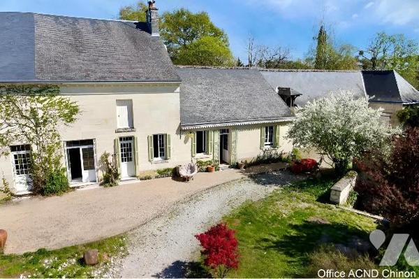 Plein centre de Beaumont en Veron au calme !
Unique,  découvrez cette proprieté  ancienne situ...