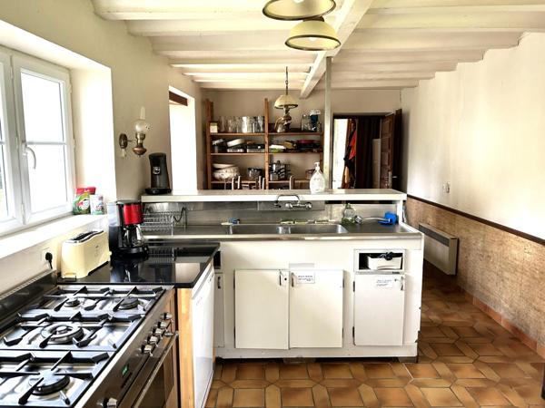 (1633 / 1000) ? :   Située aux portes de la Drome et de l’Ardèche sur la commune de Moras-en-Valloire à un quart d’heure de la sortie « Chanas » et seulement à une heure de Lyon, je vous invite à découvrir ce domaine d’exception.