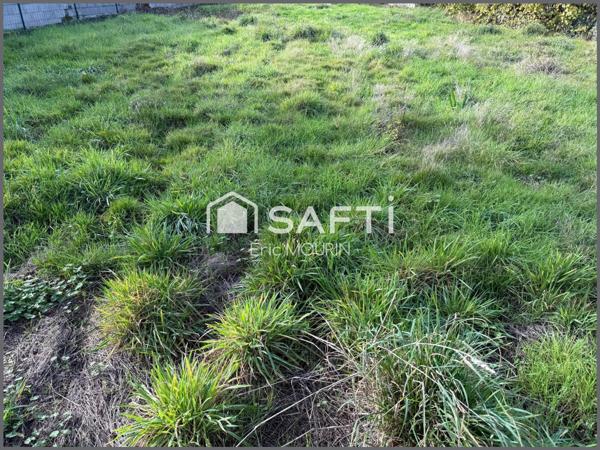 A saisir  très beau terrain constructible.