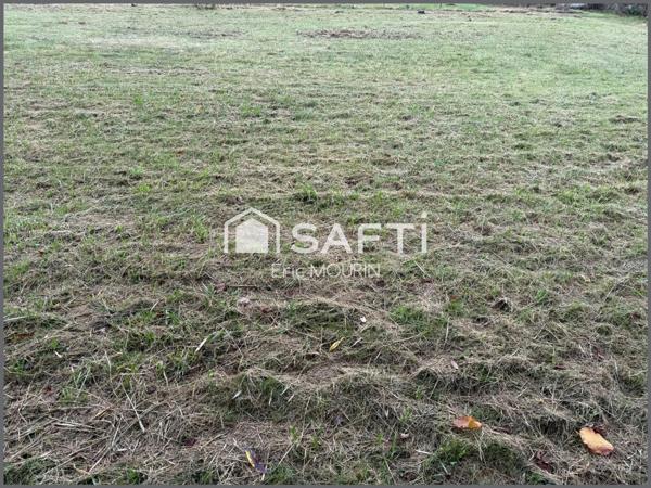 A saisir  très beau terrain constructible.