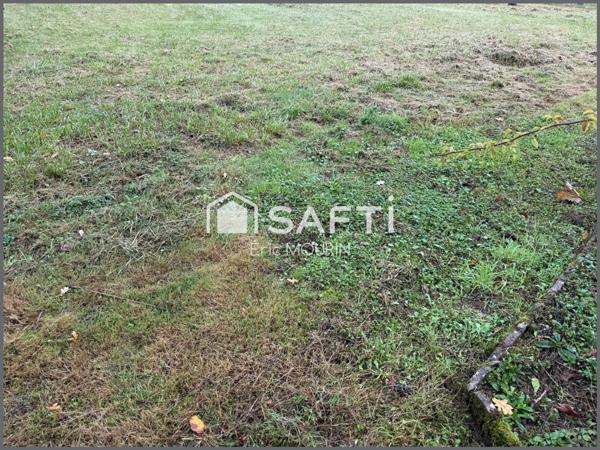 A saisir  très beau terrain constructible.