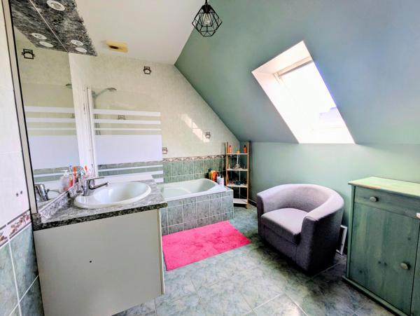 44740 BATZ SUR MER - MAISON T7 proche commerces et plages