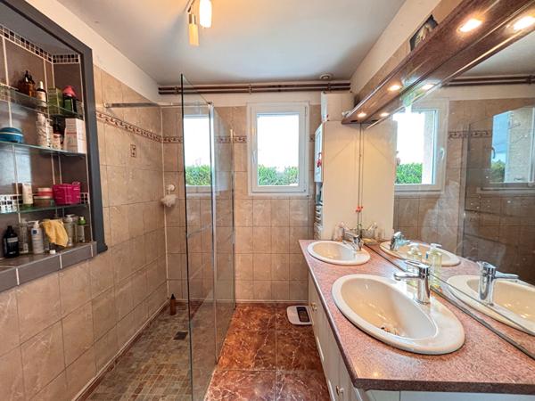 EXCLUSIVITE - MAISON BRUZ - 4 CHAMBRES - EXPOSITION SUD