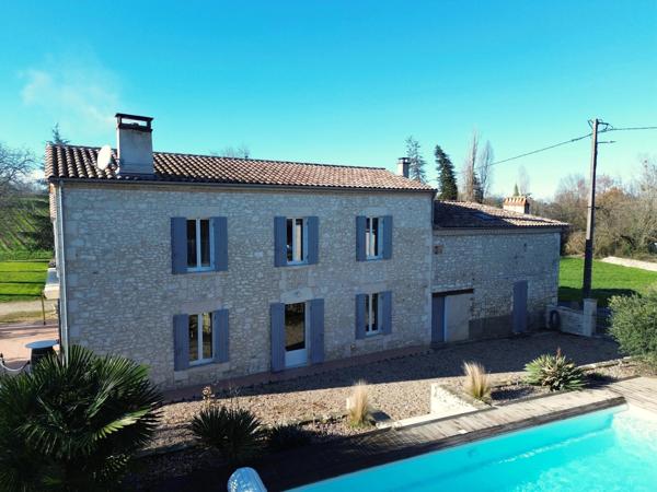 Vignoble AOC Bordeaux avec ferme rénovée et potentiel d'expansion