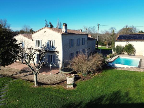 Vignoble AOC Bordeaux avec ferme rénovée et potentiel d'expansion