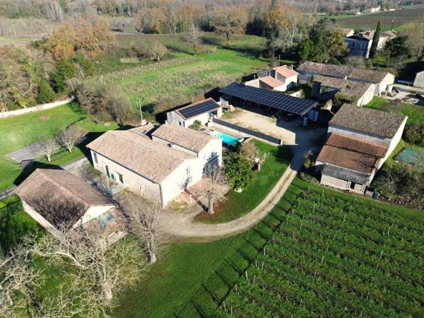 Vignoble AOC Bordeaux avec ferme rénovée et potentiel d'expansion