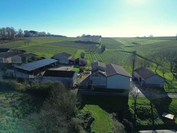 Vignoble AOC Bordeaux avec ferme rénovée et potentiel d'expansion