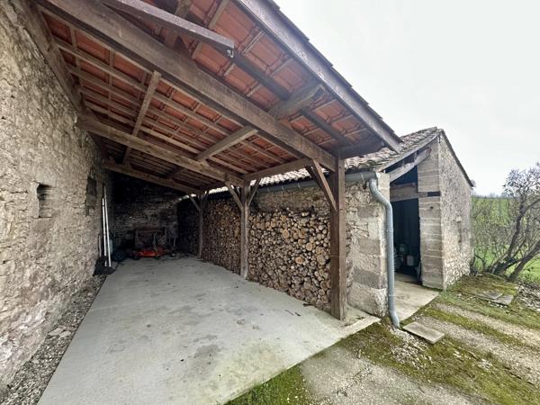 Vignoble AOC Bordeaux avec ferme rénovée et potentiel d'expansion