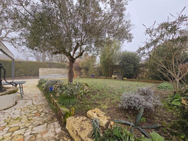 Belle maison de village en pierre avec propriété indépendante d'une chambre