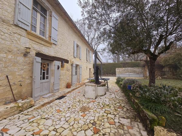Belle maison de village en pierre avec propriété indépendante d'une chambre