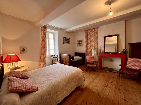 Belle maison de village en pierre avec propriété indépendante d'une chambre