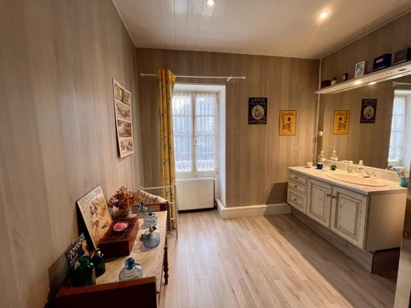 Belle maison de village en pierre avec propriété indépendante d'une chambre