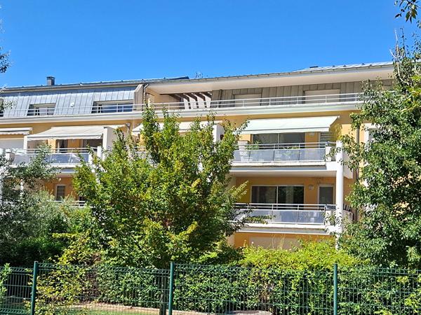 APPARTEMENT CLIMATISE ! T3. DERNIER ETAGE TERRASSE 33m² . GARAGE BOX. CHATEAUVERT 26000 VALENCE