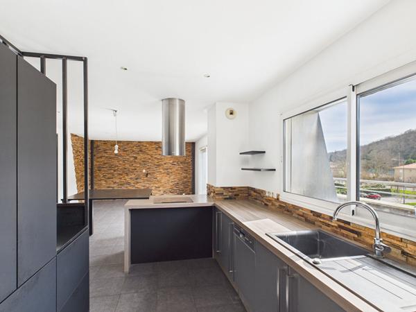 APPARTEMENT CLIMATISE ! T3. DERNIER ETAGE TERRASSE 33m² . GARAGE BOX. CHATEAUVERT 26000 VALENCE