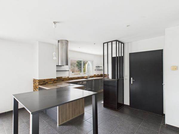 APPARTEMENT CLIMATISE ! T3. DERNIER ETAGE TERRASSE 33m² . GARAGE BOX. CHATEAUVERT 26000 VALENCE