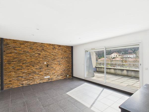 APPARTEMENT CLIMATISE ! T3. DERNIER ETAGE TERRASSE 33m² . GARAGE BOX. CHATEAUVERT 26000 VALENCE