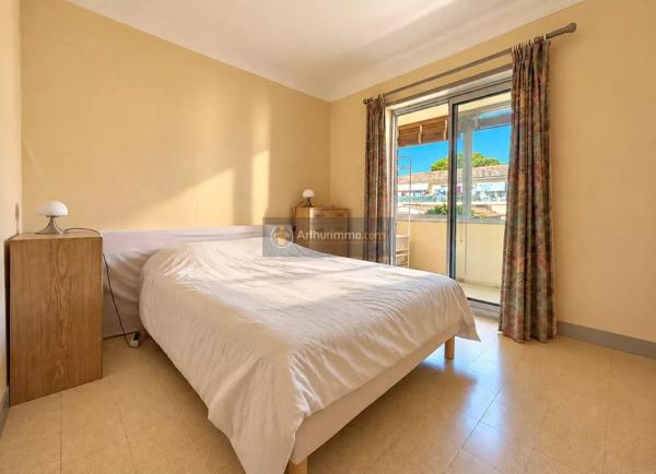 Vente                                                      Appartement
                        
                     3 pièces                      45 m2                     à Saint-Aygulf