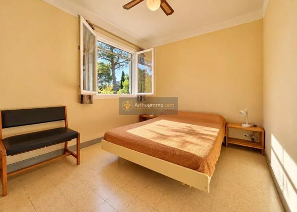 Vente                                                      Appartement
                        
                     3 pièces                      45 m2                     à Saint-Aygulf