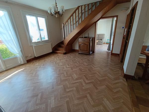 Maison de bourg – 90 m² – Jardin 400 m² – Centre de Loué