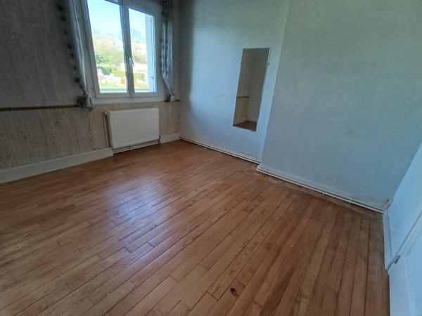Maison de bourg – 90 m² – Jardin 400 m² – Centre de Loué