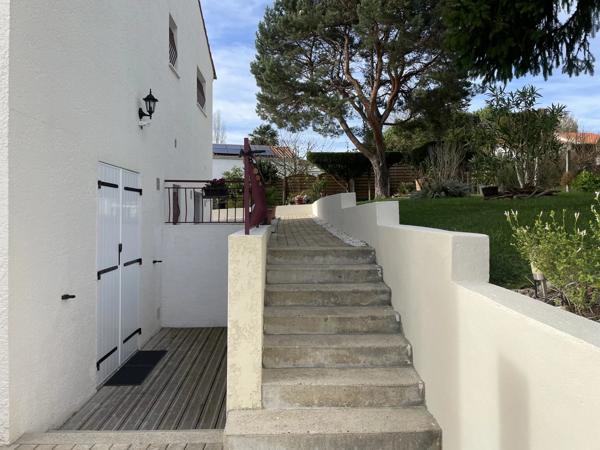 Maison familiale avec potentiel locatif à proximité de Saintes
