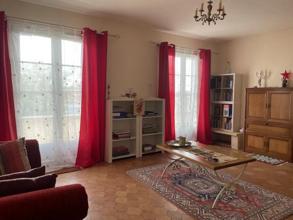 Maison familiale avec potentiel locatif à proximité de Saintes