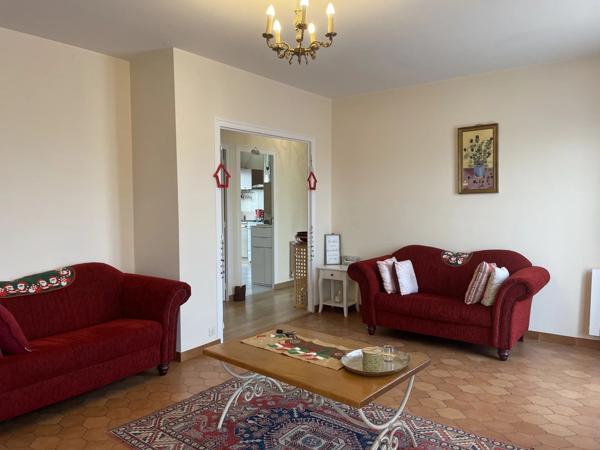 Maison familiale avec potentiel locatif à proximité de Saintes