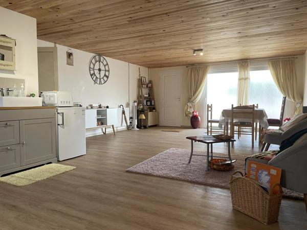 Maison familiale avec potentiel locatif à proximité de Saintes