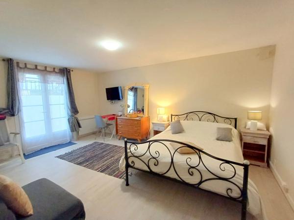Maison familiale avec potentiel locatif à proximité de Saintes