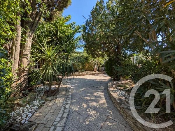 Maison à vendre  10 pièces - 245 m 2   COGOLIN  - 83